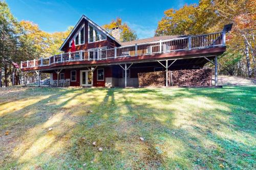 Bremen House | Lakefront lodge on Pemaquid Pond with dock, kayaks, canoe, SUP & firepits