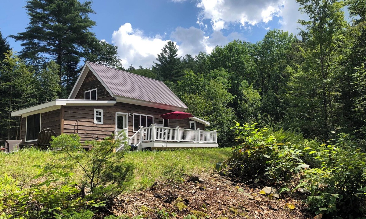 East Calais Cabin | Lovely, secluded cabin in Vermont's "Land of Lakes and Ponds"