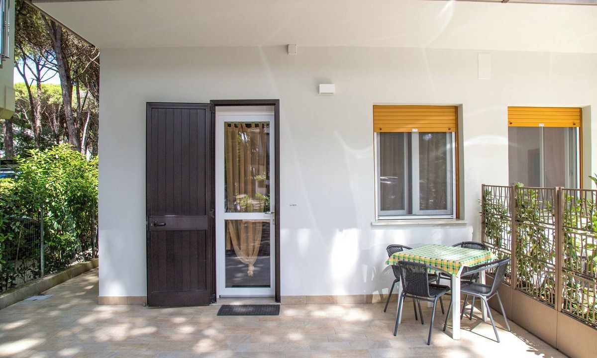 Eraclea Mare Apartment | Modern accommodation with a lovely patio
