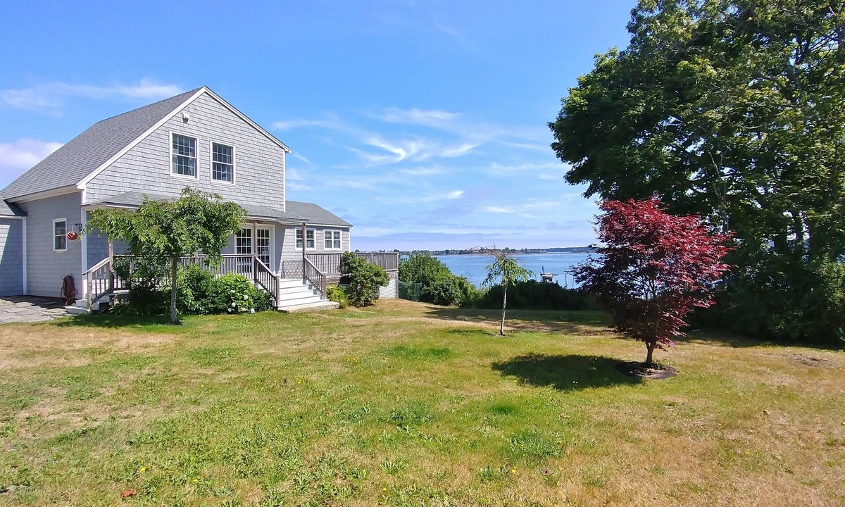 Mid-Coast and Islands House | Moorings - Enjoy sweeping sunrises from this waterfront home on Basin Point.