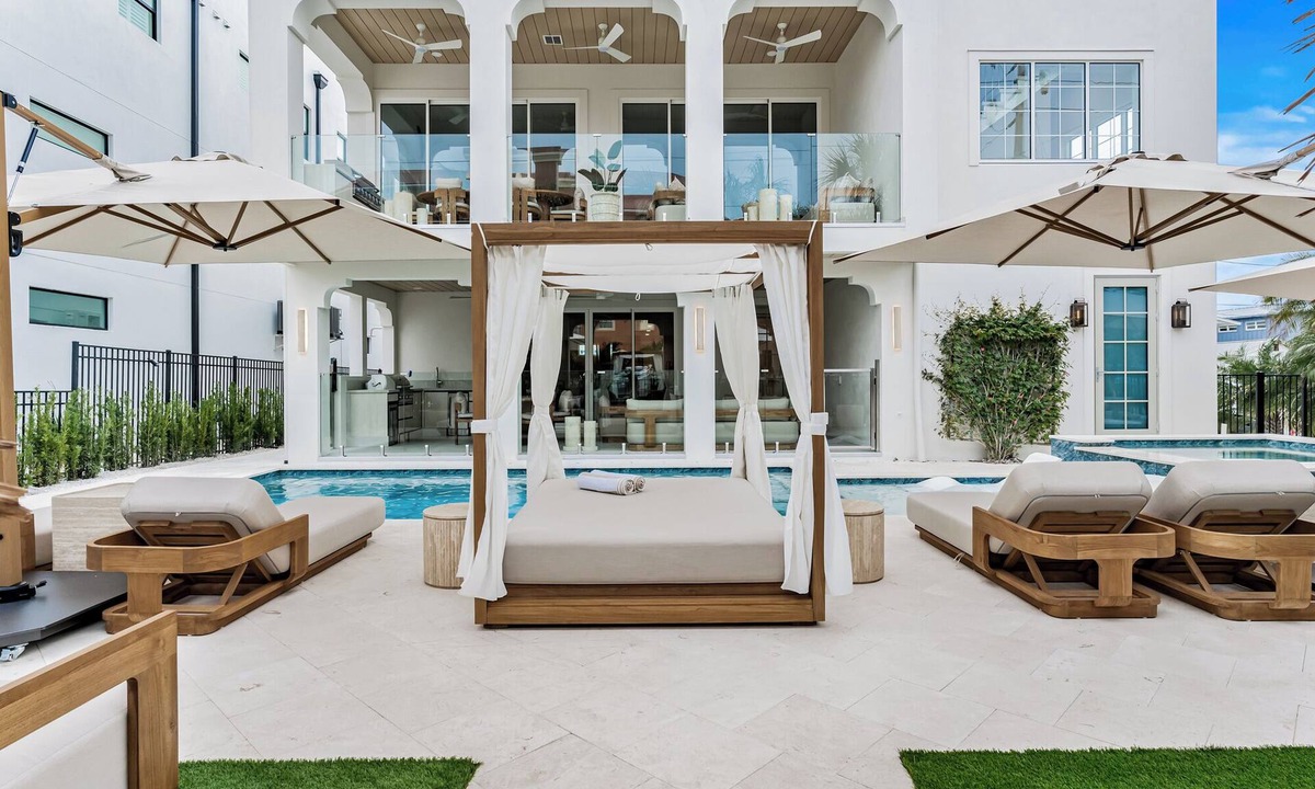 Indian Rocks Beach Villa | NOVA-New Luxe Beach Villa-Steps to the Beach-Pool,Spa &Jacuzzi-Private Luxe Stay