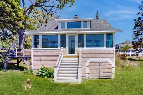 Ocean Point House | Ocean Point Colony Home w/Sunroom & Sweeping Ocean Views, Dog-friendly