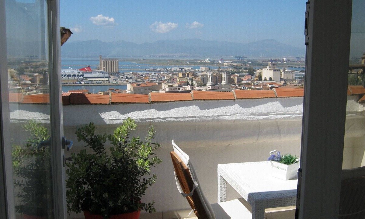 Historic Castle District Apartment | PENTHOUSE WITH PANORAMIC TERRACE WI.FI FREE PARKING PAGAM LAST MINUTE PROMOTION