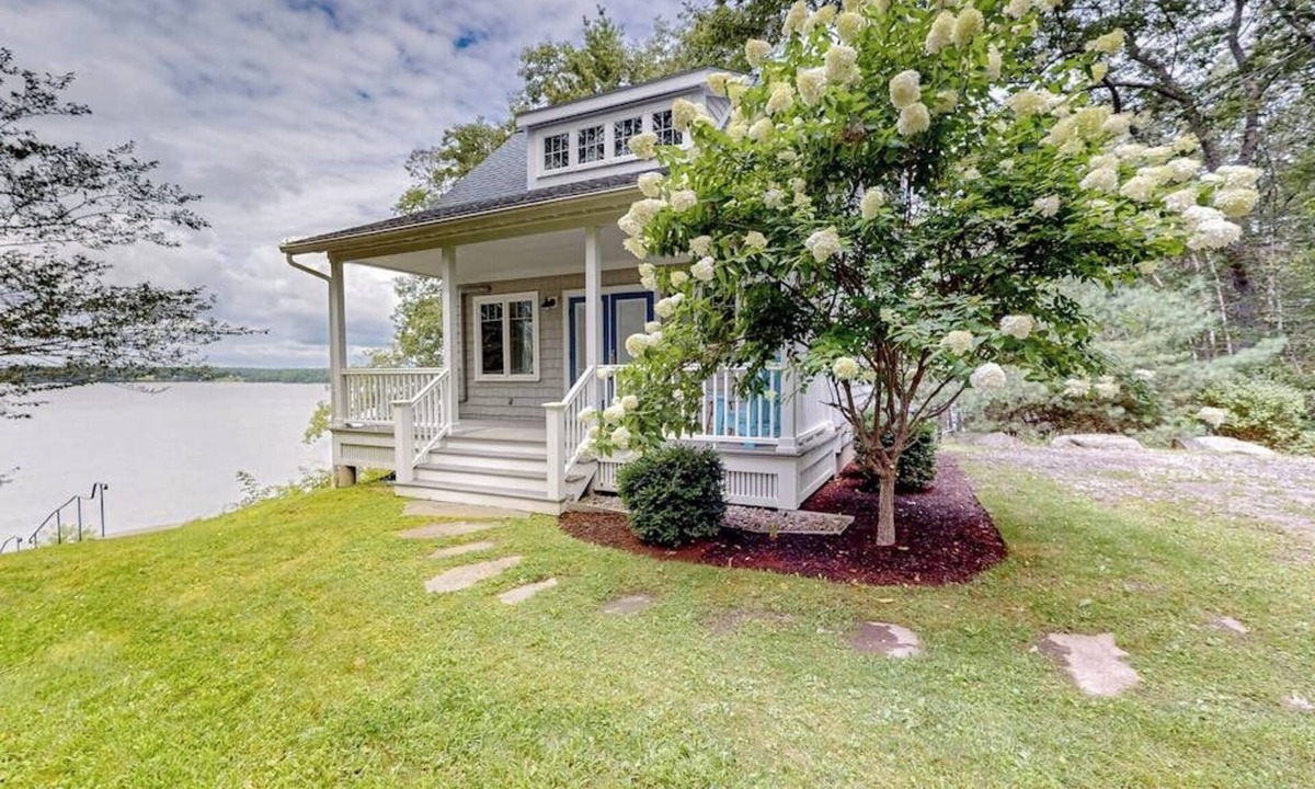 Westport Cabin | Periwinkle Cottage | Sunny cottage in Westport Island overlooking the river
