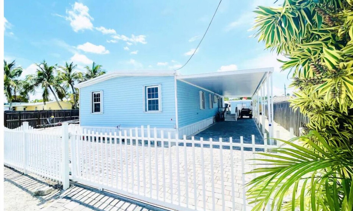 Cross Key Waterways House | Pool, large dock,walk to restaurants, Pennekamp and relax in Key Largo