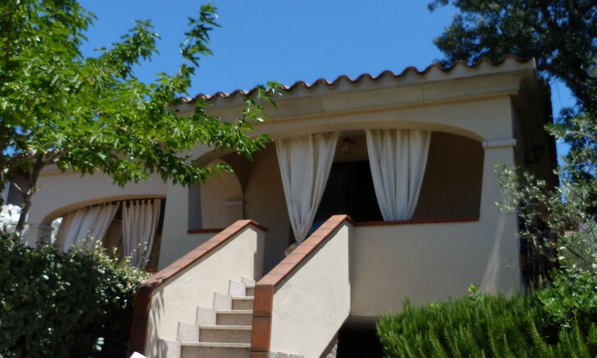 Tanaunella Villa | Private Villa with Large Garden & Veranda – Relaxation & Comfort in Budoni