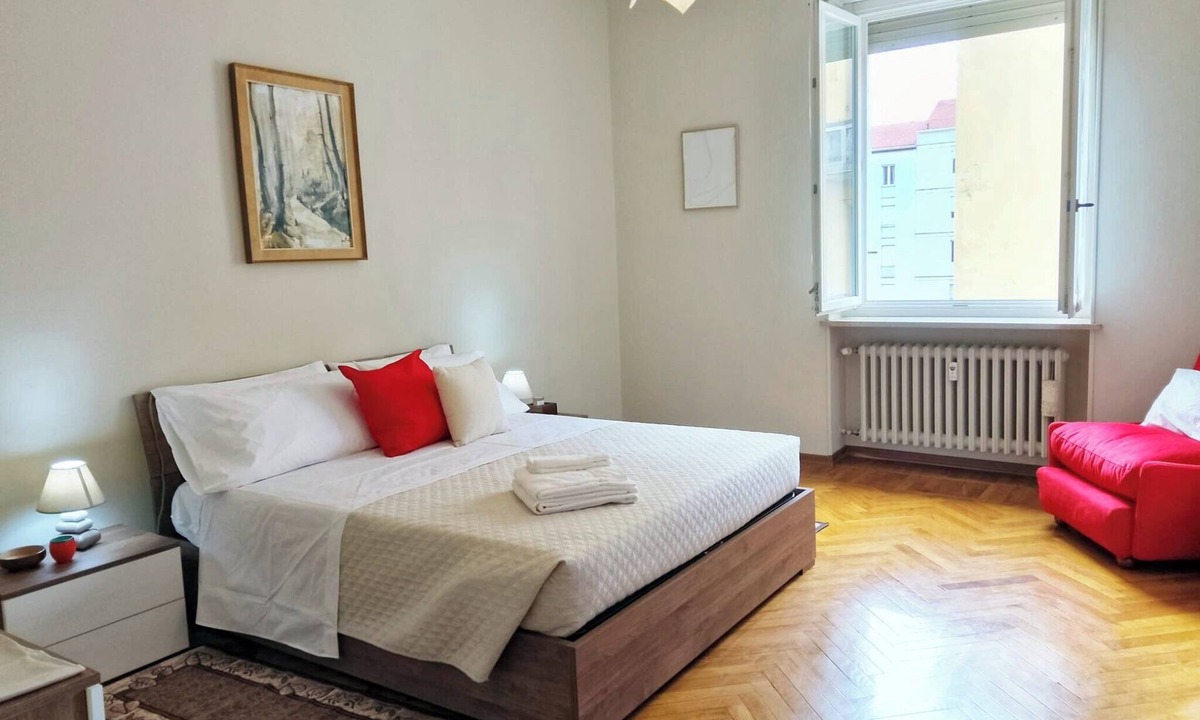 Rione Centro Apartment | QuickHome Giada - Three Bedroom Apartment, Sleeps 7