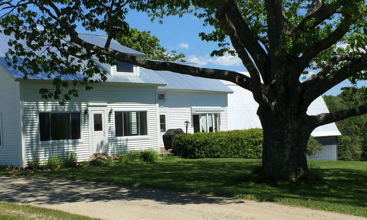 Brownington House | Quintessential Farmhouse with WiFi and incredible views in Brownington, VT