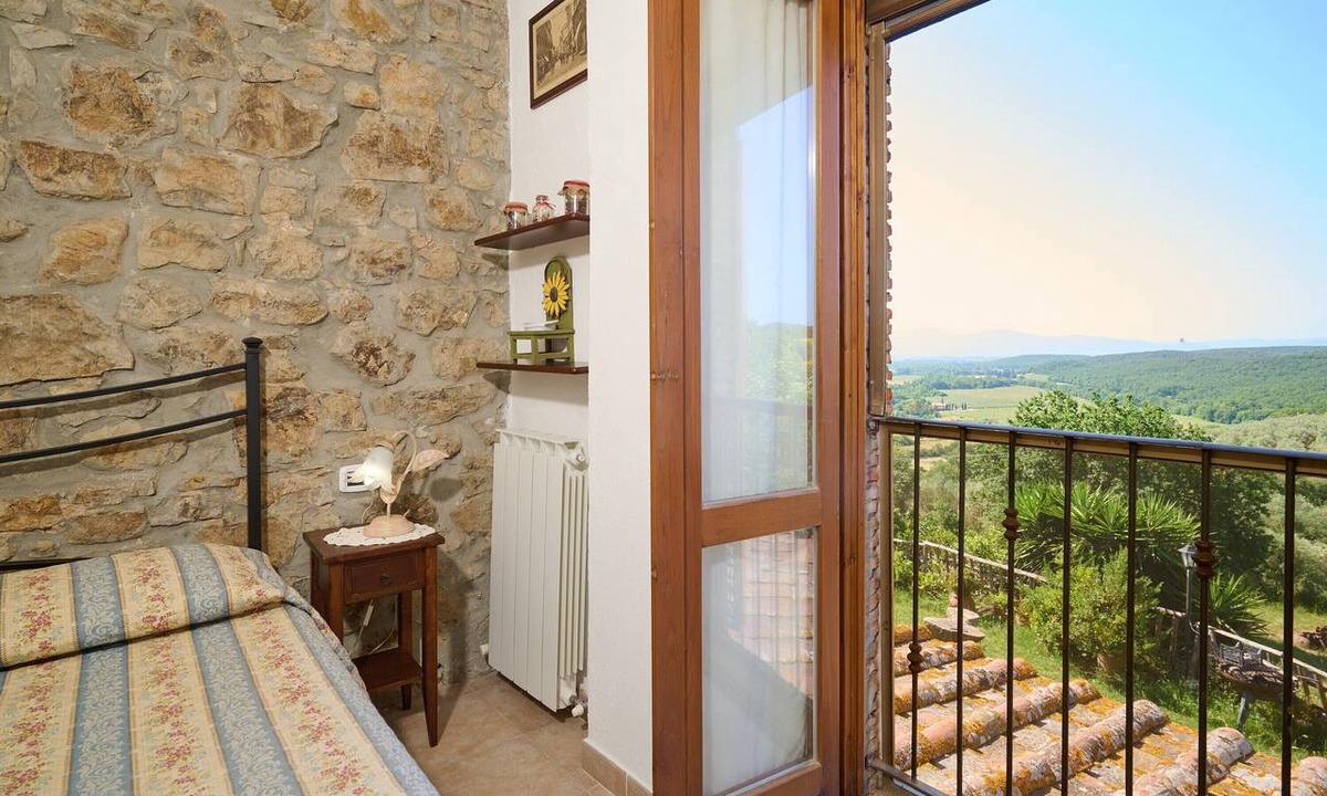 Massa Marittima Apartment | Room 'Camera 3 - Campo Ruffaldo' with Shared Pool, Wi-Fi and Air Conditioning