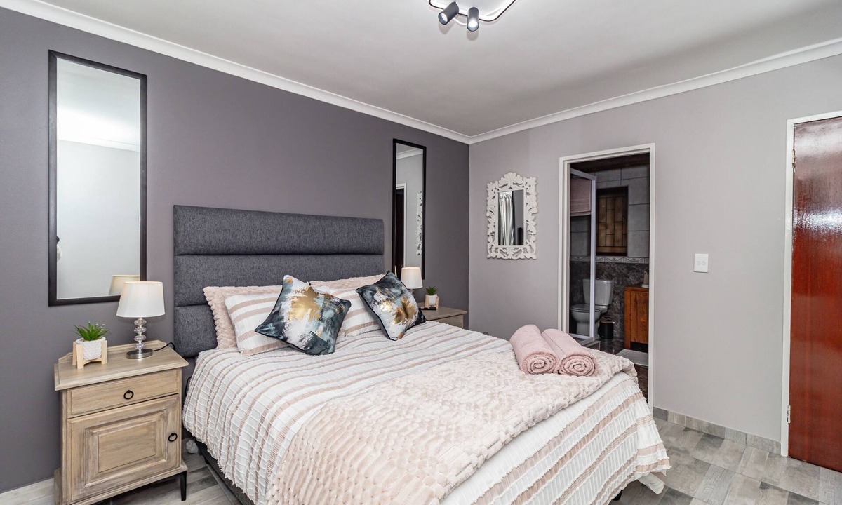 Brackenfell House | Ruby on Hamilton Superb 3-bedroom house in Cape Town perfect for your getaway