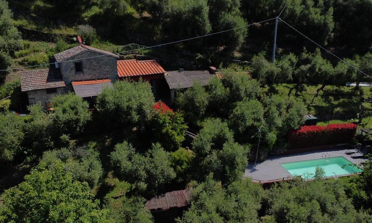Benabbio House | Rustic single house with exclusive swimming pool and large private garden