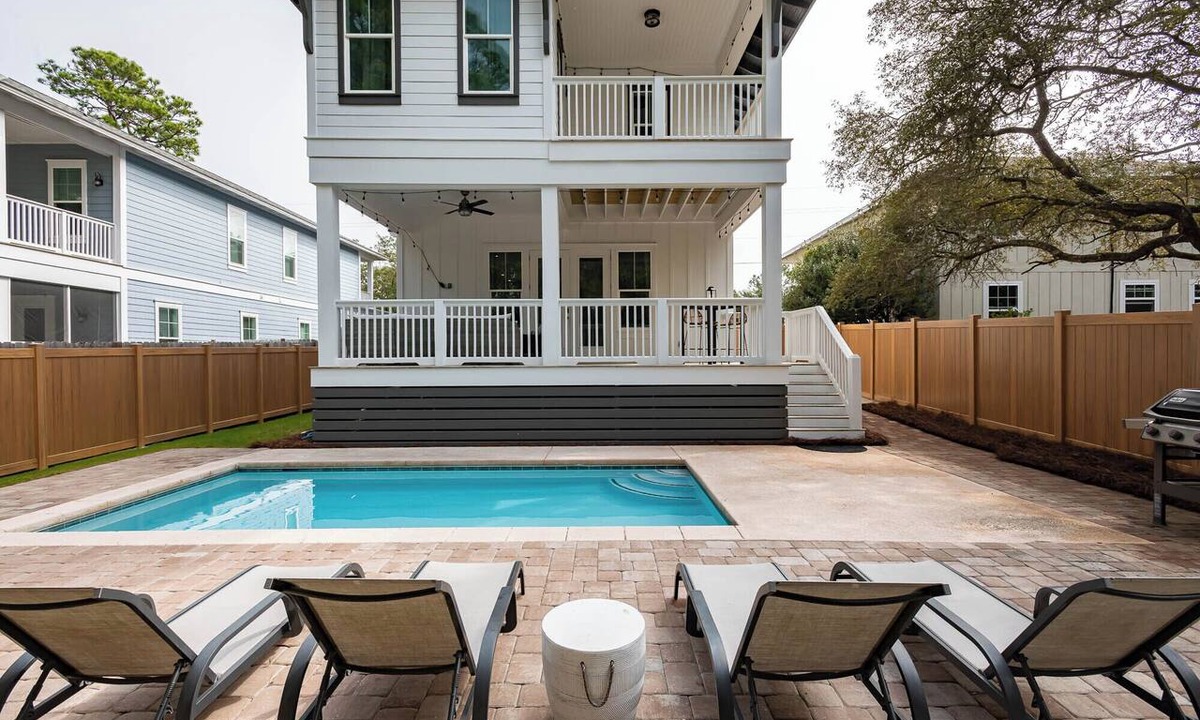 San Juan House | SALE~"Ocho Cinco"~Heated Pool~Walk to Beach, Seaside~Beach Gear~Family Lux