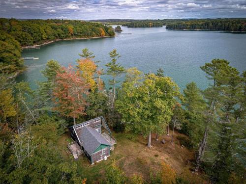 Waldoboro House | Sea Heather Cottage: Sunny Waterfront Escape for N