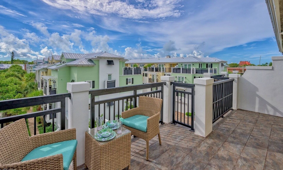 Historic Seaport House | *SEAPORT SENSATION @ OLD TOWN* Condo & Pool + Last Key White Glove Service.