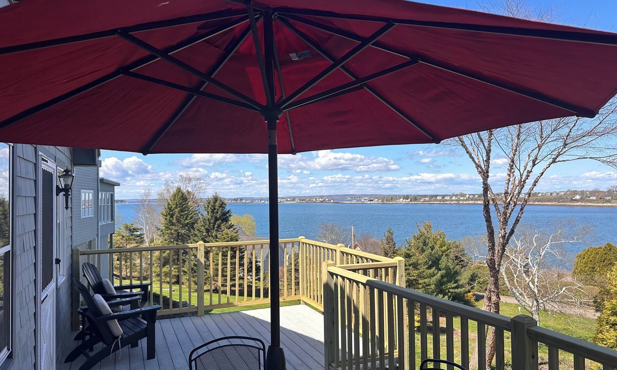 Mid-Coast and Islands Cottage | Serene cottage with a spectacular view on charming Bailey Island.