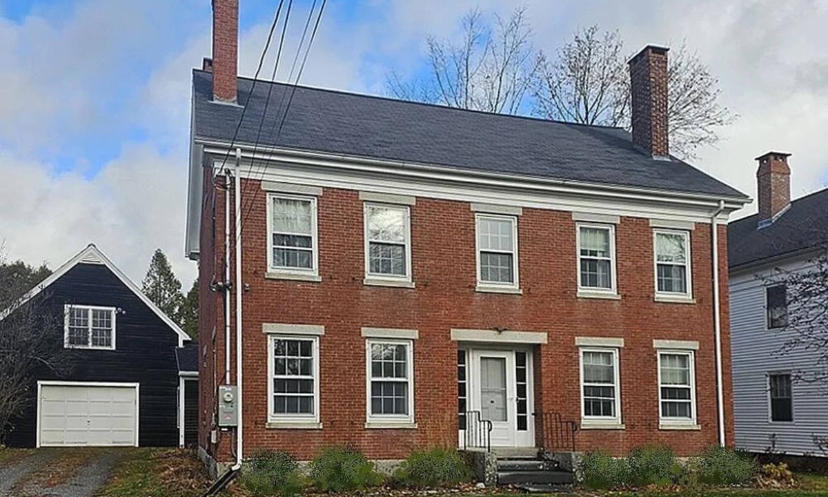 Damariscotta House | Spacious 5-bedrooms on dead end street. WIFI. Walk to charming Damariscotta.