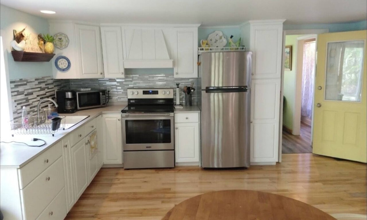 Orrington Apartment | Spacious Furnished 1-bedroom Executive Apartment in Close, Convenient Orrington!