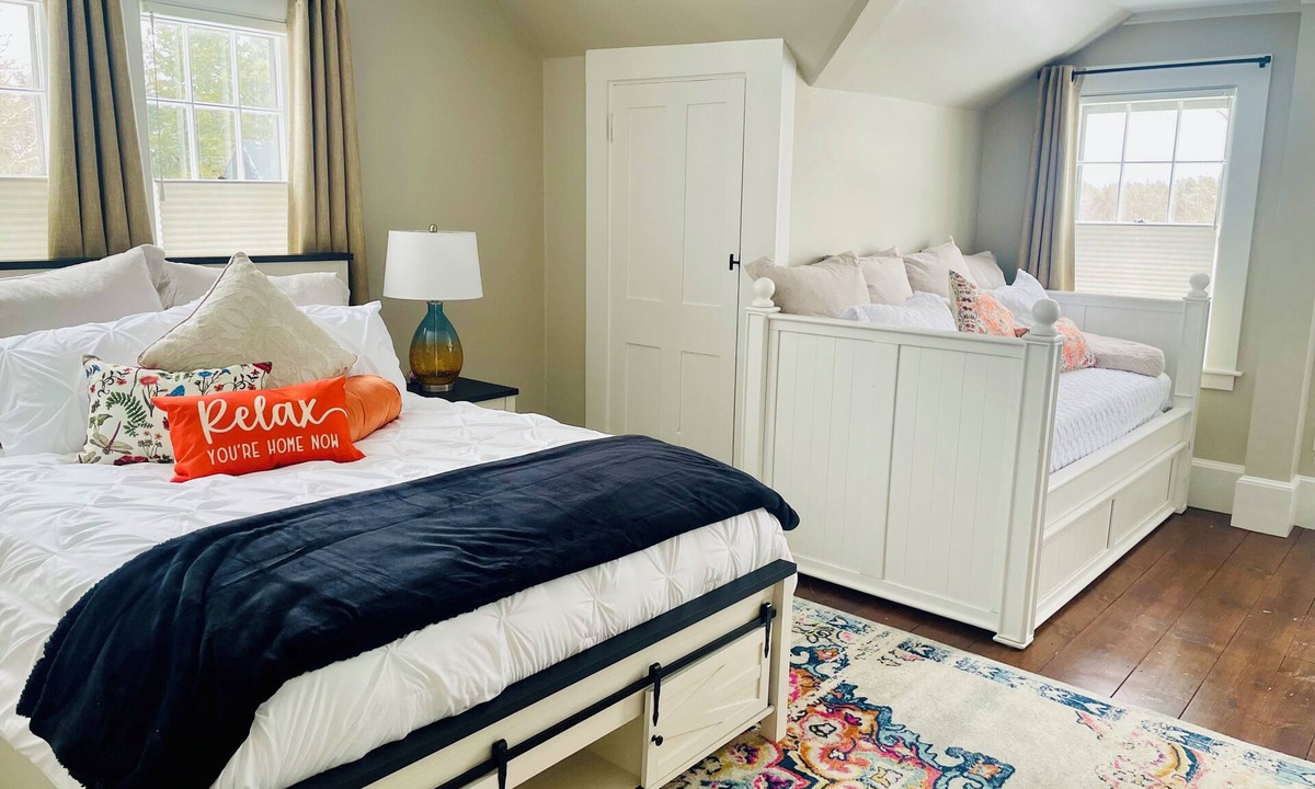 Wilton Apartment | Spacious & Historic 2-Bed – 5 Min Drive to High Mowing, 25 Min to Dublin School