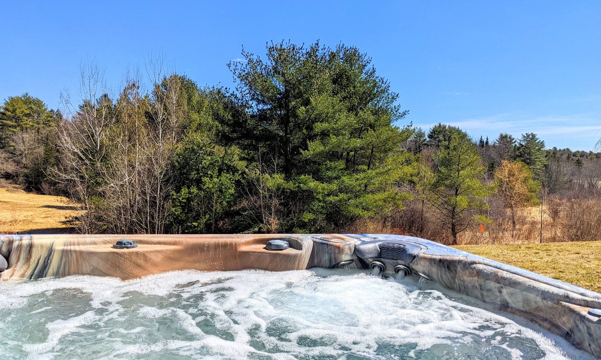 Topsham House | Spacious Maine Hideaway with Hot Tub and Game Room