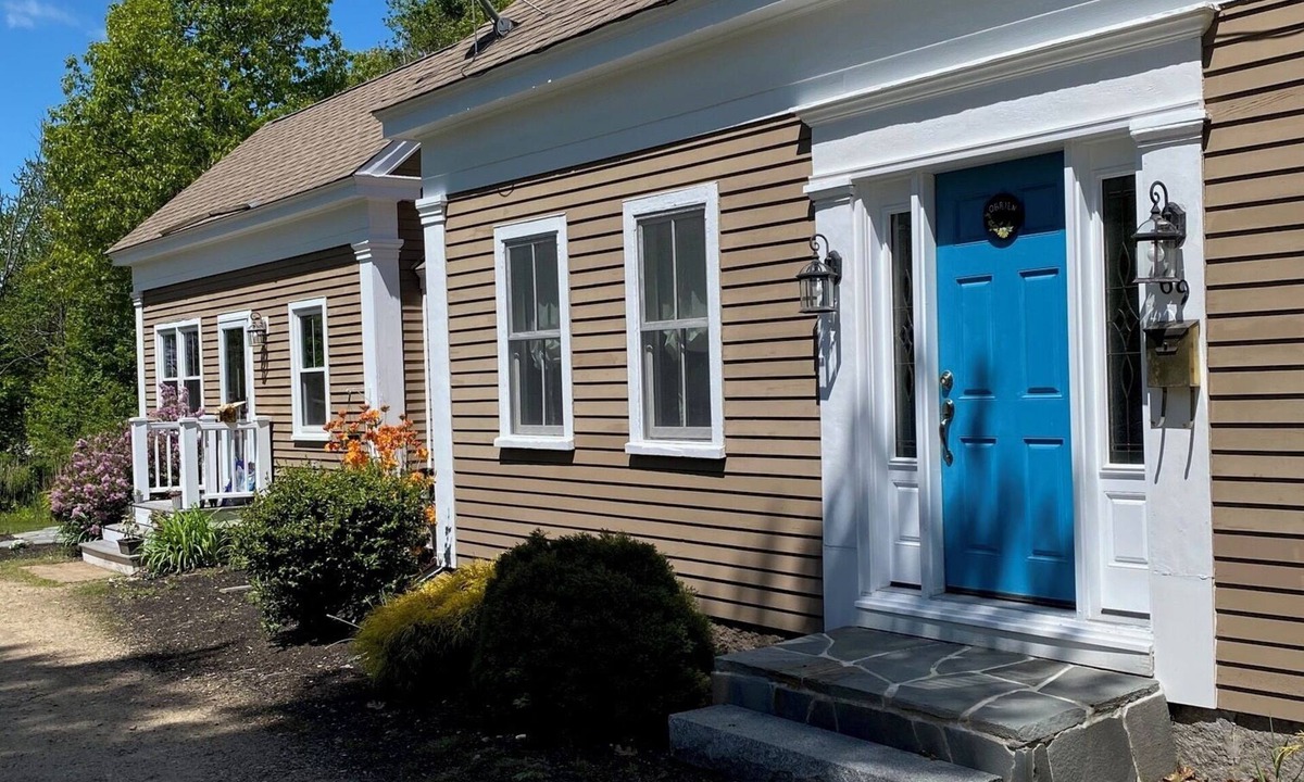 Kittery House | Spinney Creek 2 bedroom home in Kittery, minutes to Portsmouth, York + Ogunquit