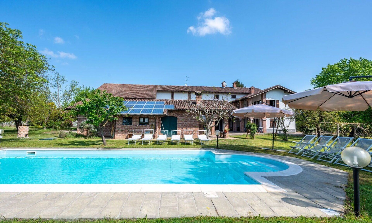 Basaluzzo Villa | Stunning private villa for 9 guests with WIFI, private pool, hot tub, TV, patio and panoramic view
