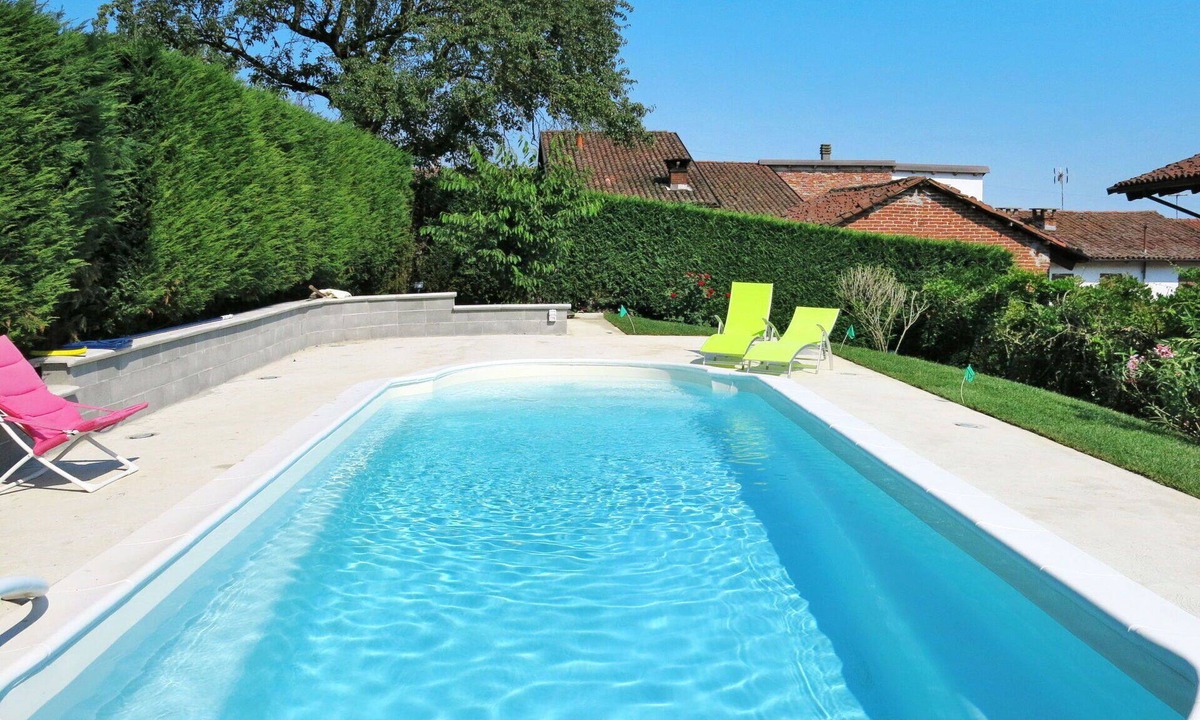 Asti House | Stunning villa for 5 guests with WIFI, private pool, TV and patio