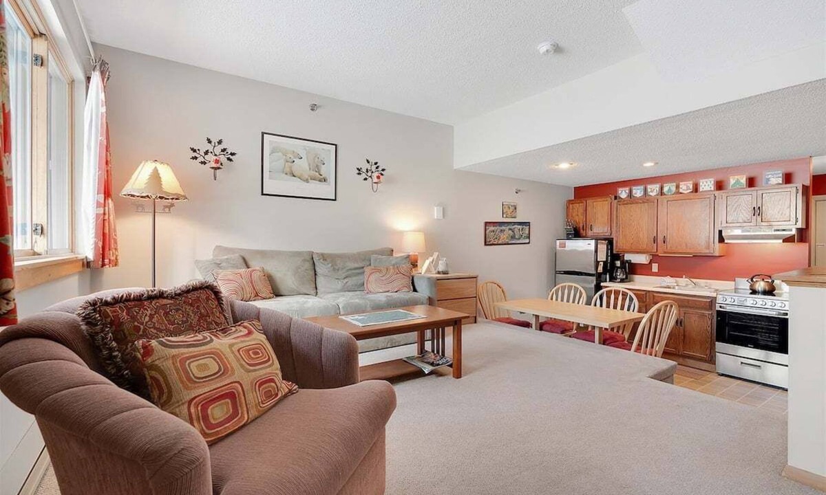 Sunday River Area Condo | Sunrise A-122: Ski-In/Ski-Out Sunday River Condo