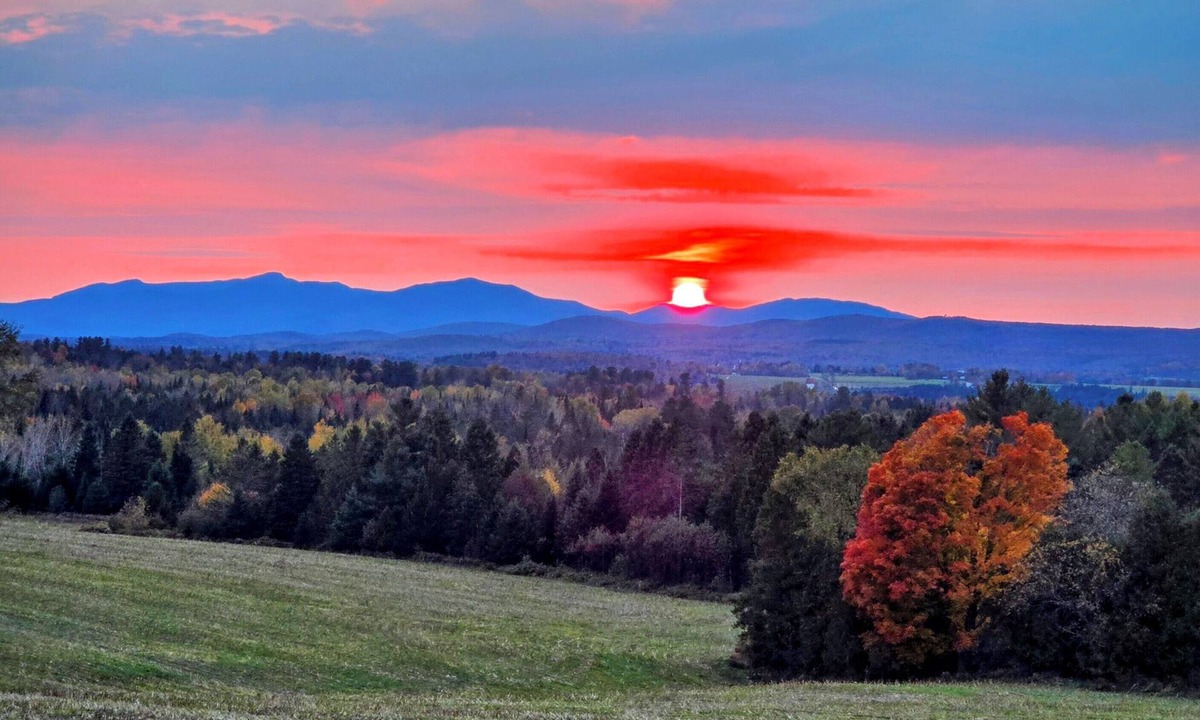 Glover House | Sunsets Await! Fully renovated farmhouse with green mountain views