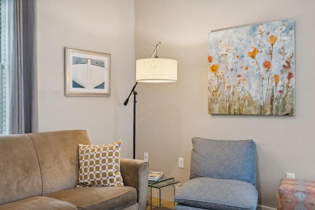 West End Apartment | The Heart of the West End #3