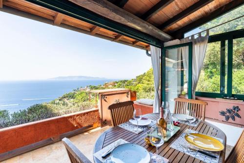 Cala Piccola House | Tuca Tuca Si, sea view terrace and private beach