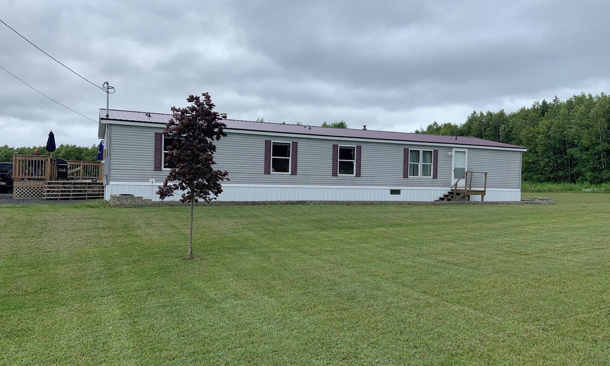 Patten House | UPNORTH GETAWAY. Spacious 4 bedroom, 3 bathroom. On the ATV/Snowmobile Trails