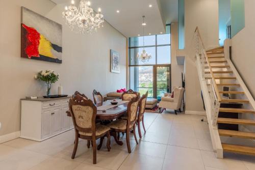 Victoria and Alfred Waterfront Apartment | V&A Waterfront Luxury by Nivar