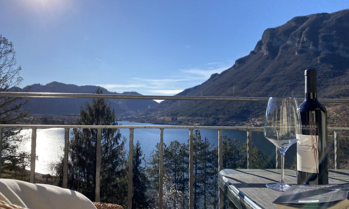 Crone Apartment | Villa Carlotta type C2, great view, large balcony, 300m to the lake, 4-5 pers.