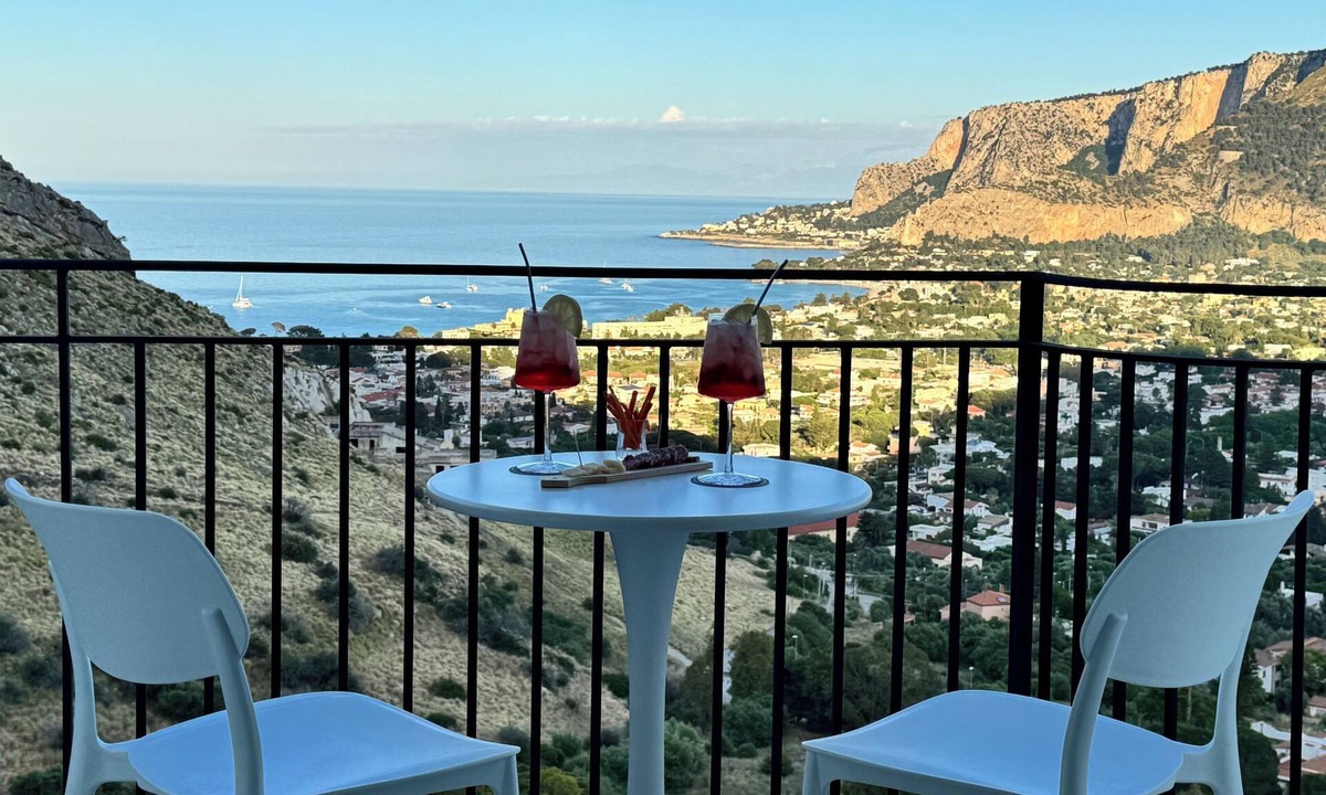 Partanna Apartment | Villa Perla Blu Mondello, breathtaking sea views and relaxation