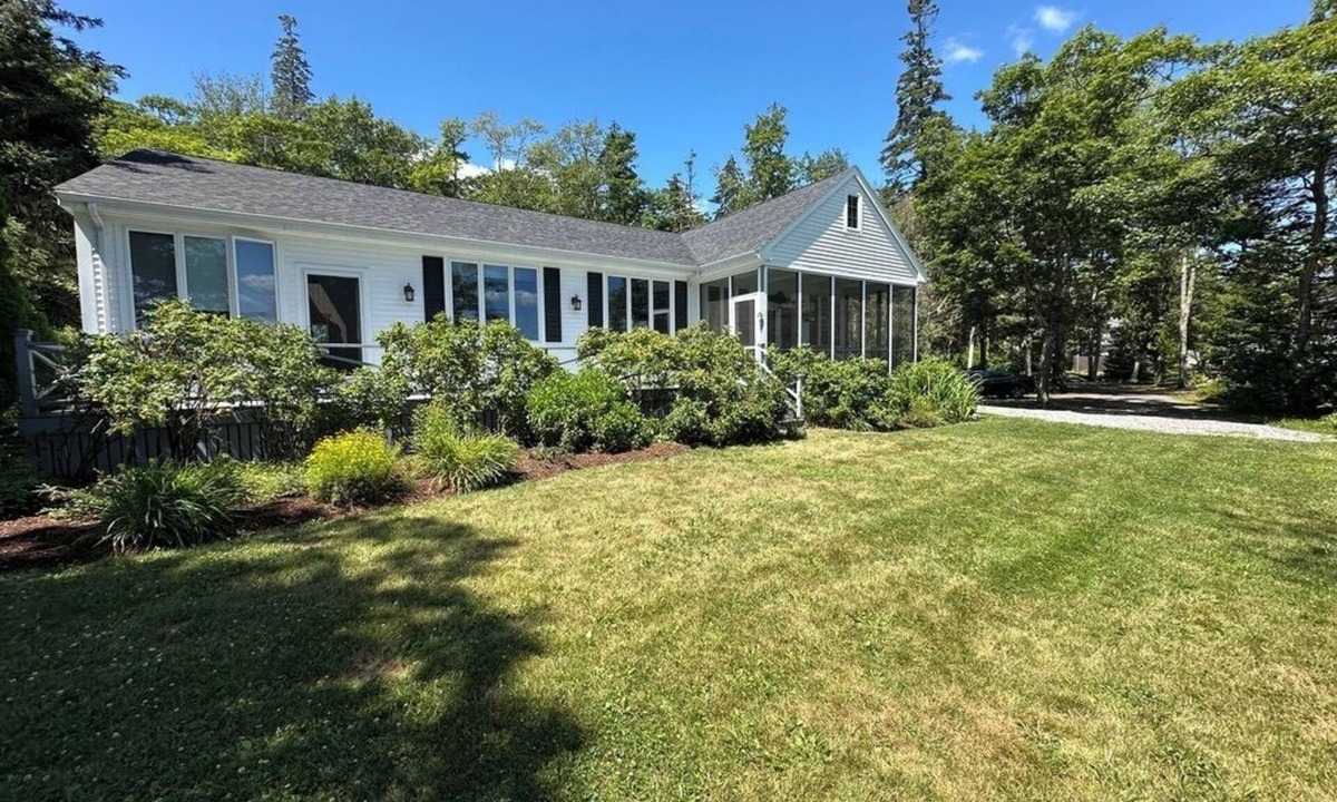 Southport House | Waterfont Southport, Maine Cottage - Beautifully appointed 3-bedroom getaway