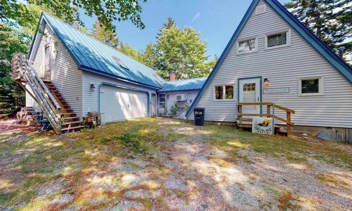 Franklin House | Waterfront A-frame on George's Pond with views, private dock, beach, kayaks, SUP