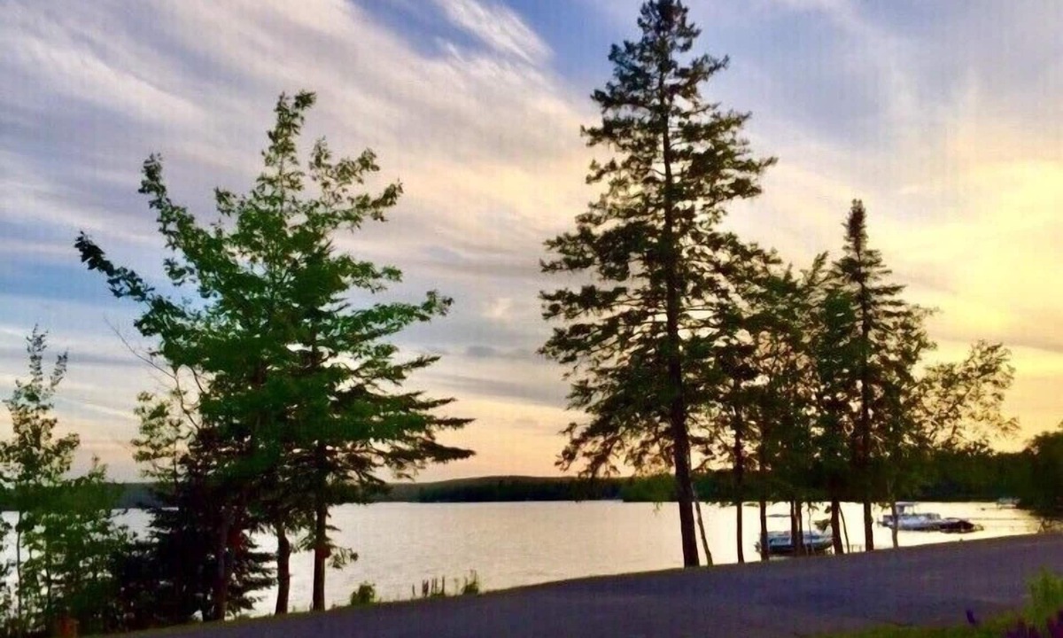 Stockholm House | Year Round - Lakeside Cottage - Madawaska Lake - Stockholm, Maine