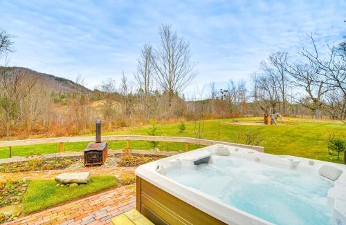 Rumford Point House | 10 Mi to Skiing: Historic Farmhouse in Maine!