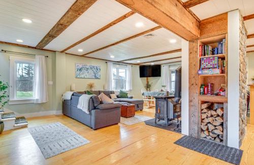 Rumford Point House | 10 Mi to Skiing: Historic Farmhouse in Maine!