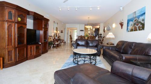 Rock Harbor House | 124 Mariners Club