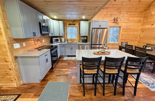 Bethlehem Cabin | 2S: New log cabin in Bethlehem: privacy, firepit, great location!
