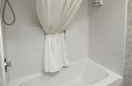 Presque Isle Hotel | 4 Relaxing Units | Stay Close to Aroostook State Park With Parking & Breakfast