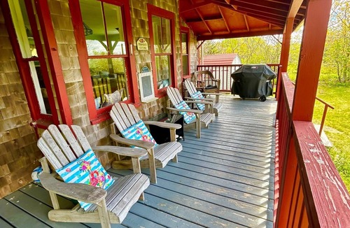Pemaquid Point Cottage | 4BR, 1.5 BA Traditional Cottage with Ocean Views on Pemaquid Point
