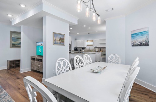 Clipper Cove House | 🏖4BR Beach Retreat-Community Pool-Walk to Beach-By the Ocean Blue🏖
