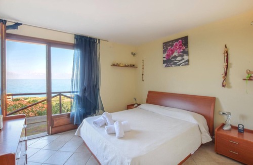Portu Maga House | 5 bedroom beach front home in Arbus