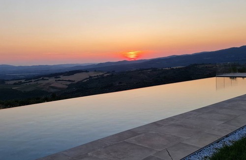 Roccastrada House | A fantastic pool in a Tuscan farmhouse with breathtaking views of the Maremma
