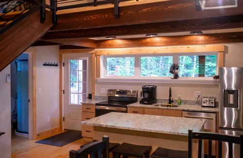 Sheridan Cabin | A private wooded retreat with modern amenities, close to town and pet friendly!