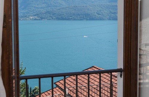 Consiglio di Rumo House | A window over Lake Como - stone cottage with amazing view and private garden