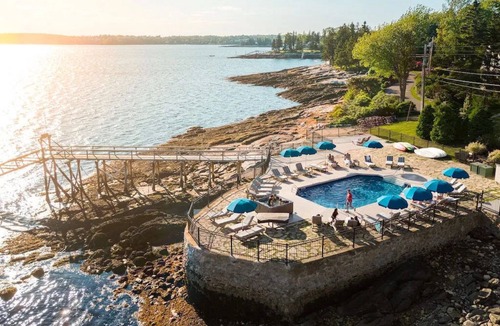 Isle of Springs Apartment | Admiral's Quarters | Harbor Views + Private Deck
