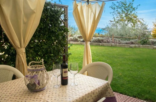 Monte Apartment | Agriturismo Apartment Catullo heated pool, Padenghe sul Garda, Italy